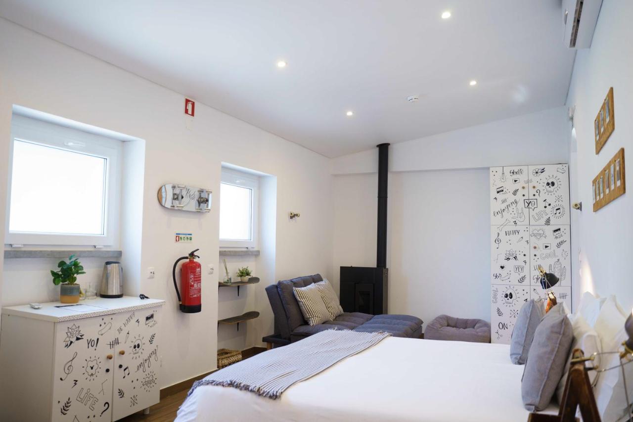 Azen Cool House Bed & Breakfast Azenhas do Mar Room photo